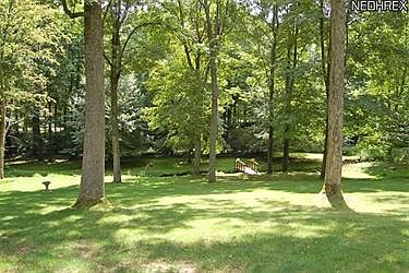 3rd image of 240 Meadowhill Ln