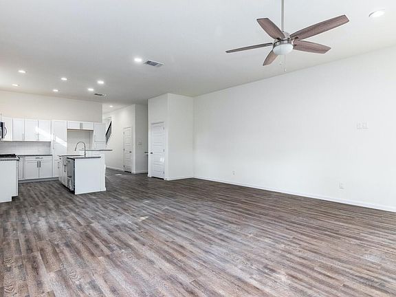 5th image of 1618 Dakota St #101