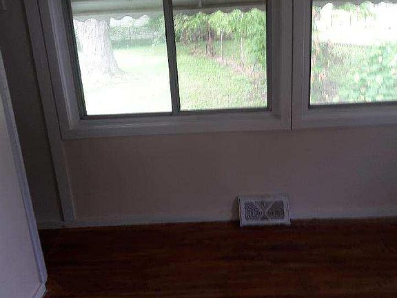4th image of 32214 Oscoda Ct