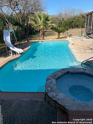 1st image of 441 Oak Knoll Dr