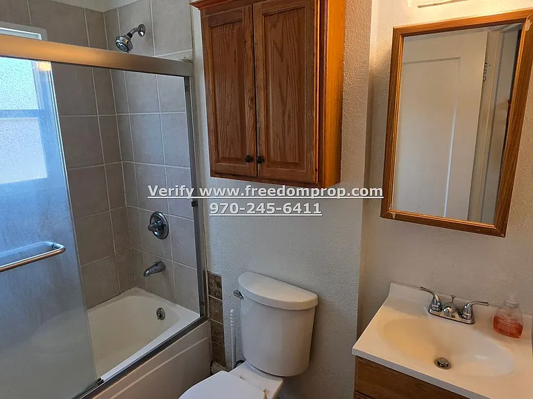 1015 Belford Ave — Photo 6