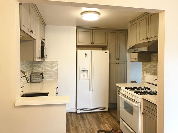 3rd image of 2737 Mauricia Ave