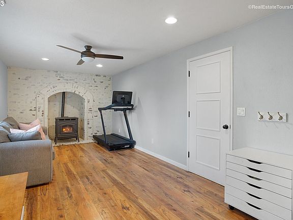 2nd image of 508 E Oxford St
