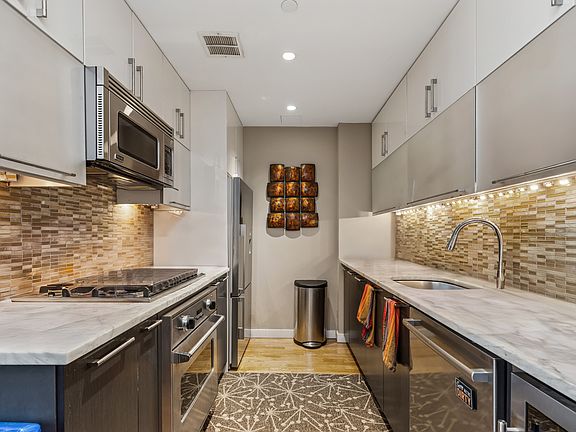 5th image of 500 4th Ave APT 8I