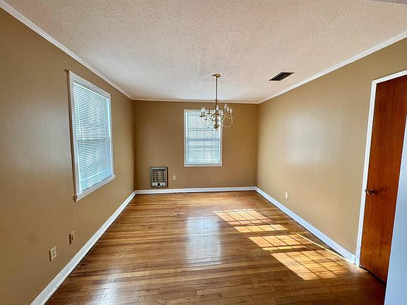 5th image of 502 Chason St