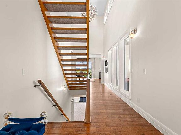 2nd image of 90 NE Juneberry Hts