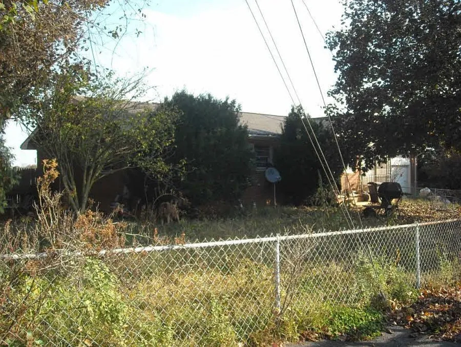 42 Circle St photo 1