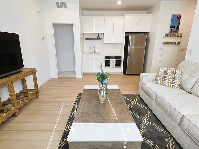509 Arthur Pointe St #0 — Photo 6