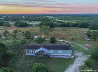 814 Encino Cir, Floresville, TX 78114