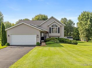 1226 S Hill Dr NW, Sparta, MI 49345