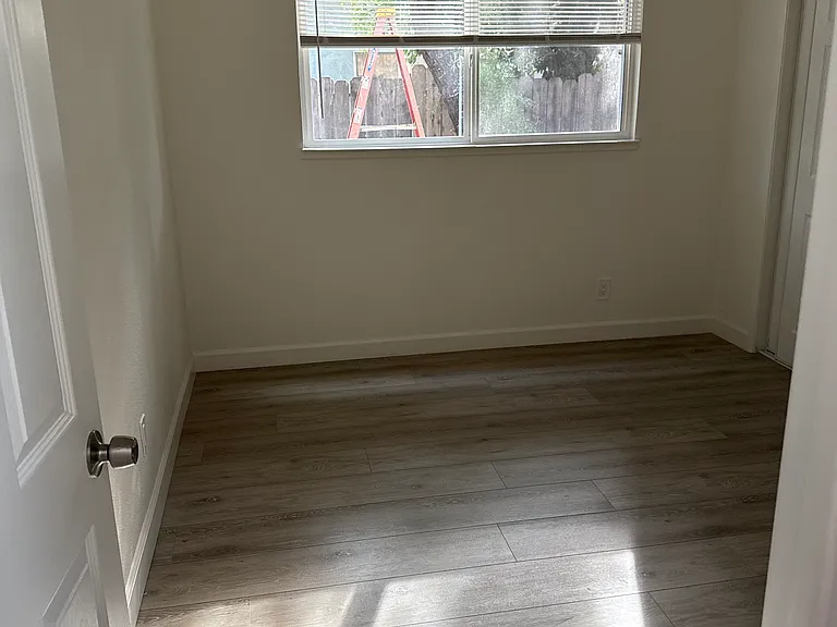 936 Princess Dr — Photo 6