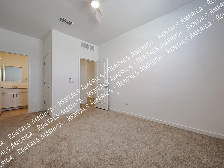 3380 N Camden Dr — Photo 22