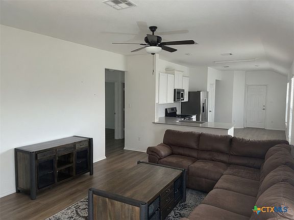 4th image of 121 Rowdy Yates Way