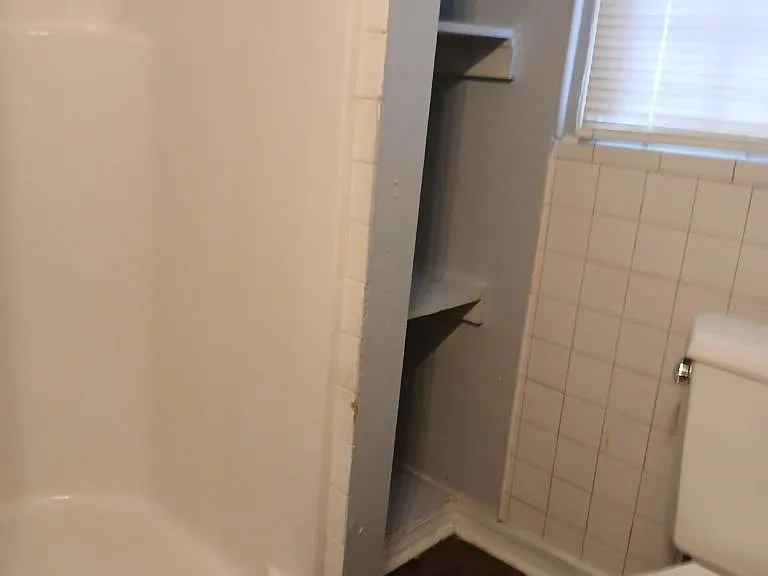 814 Elmwood Dr #B — Photo 4
