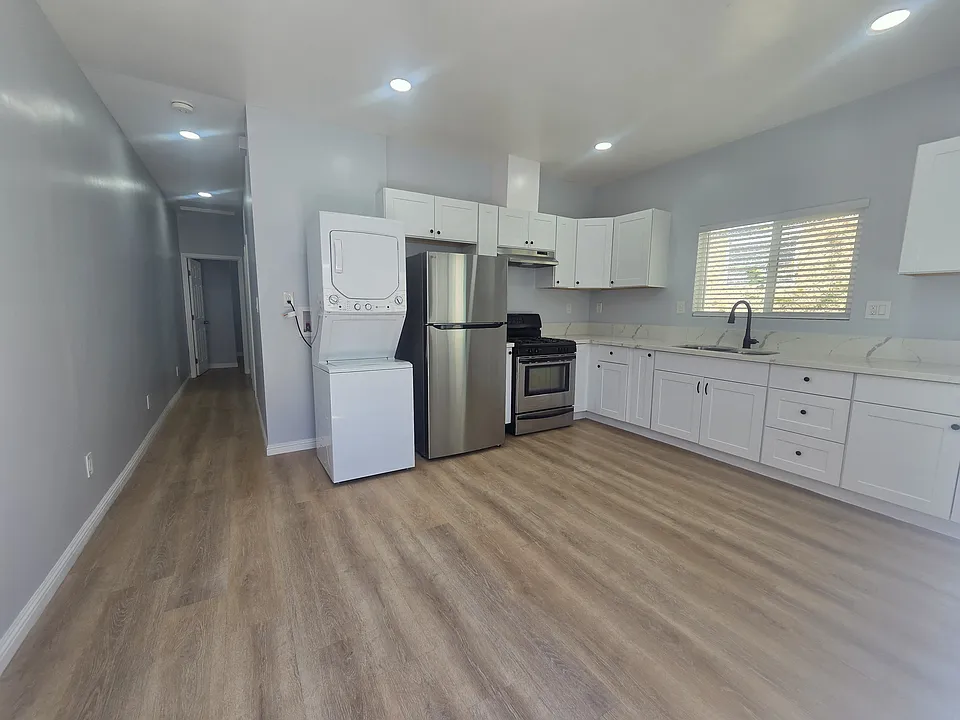 1715 W 64th St #1/4