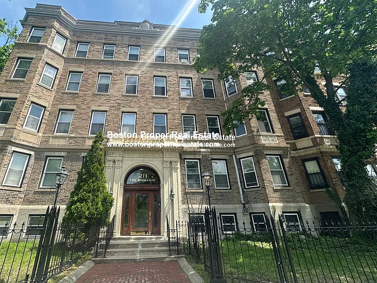 211 Park Dr #5 — Photo 9