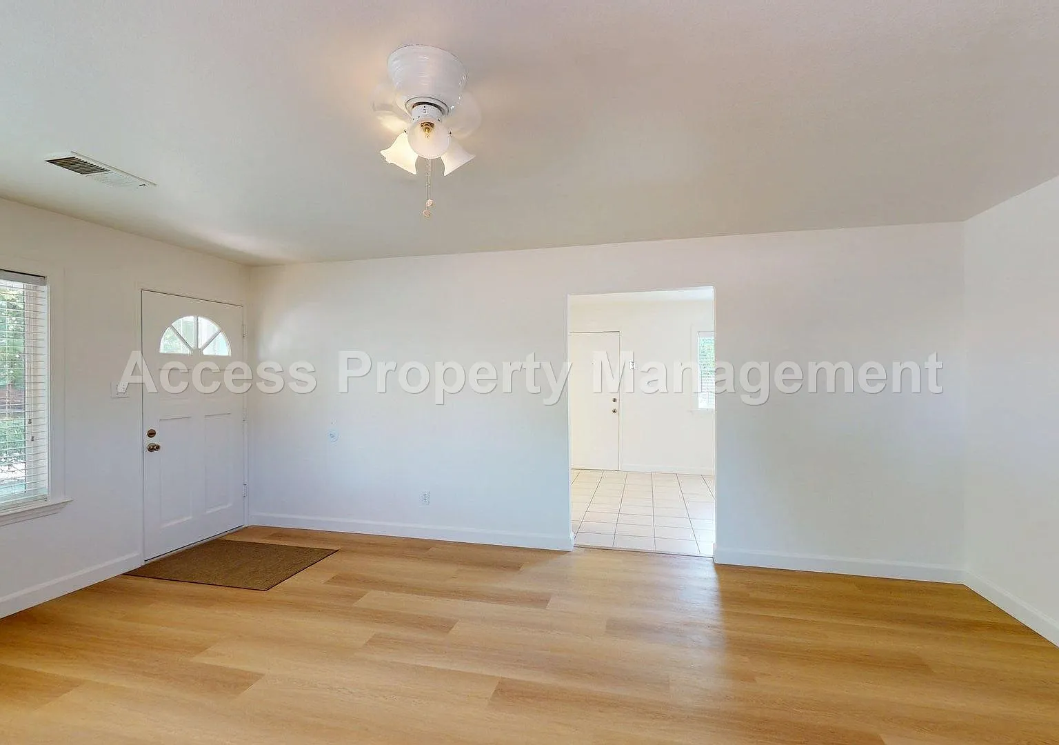3 bed, 1144 sqft, $2,345 — Photo 4