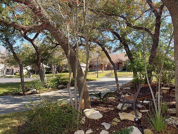4th image of 10602 Pickfair Dr