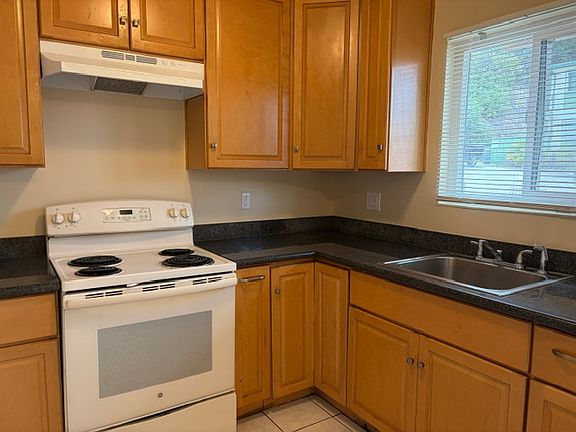 2nd image of 1547 Valle Vista Ave #1547