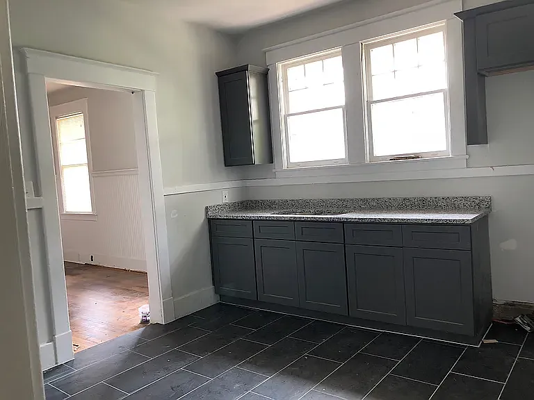530 E 38th St — Photo 8