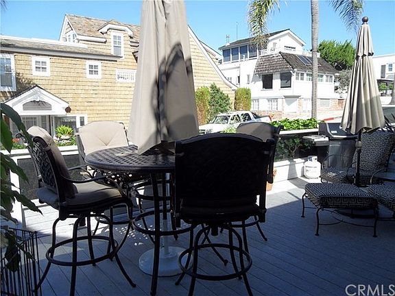 Large Front Deck for Entertaining.