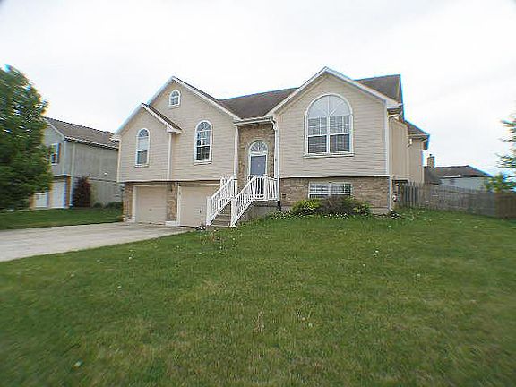 2nd image of 1111 SW Stockman Dr
