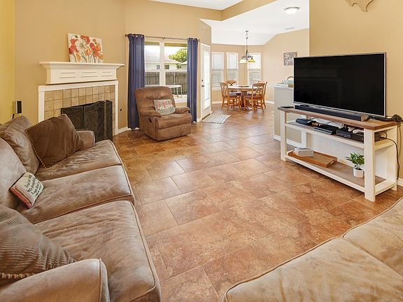 4th image of 3718 Westfield Dr