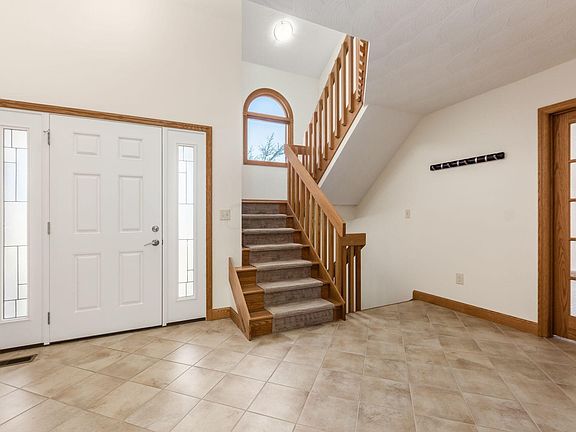 4th image of 708 Waterton Dr