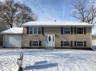 803 8th St, Colona, IL 61241