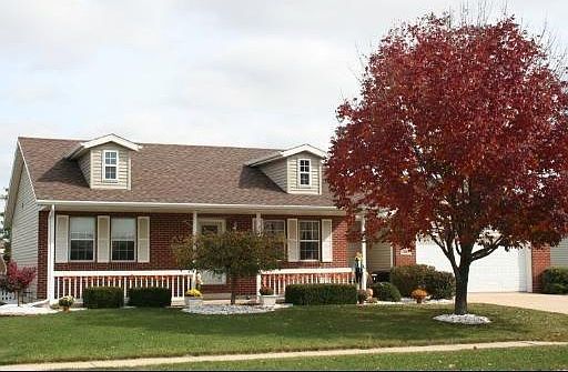 1st image of 1567 Surrey Dr
