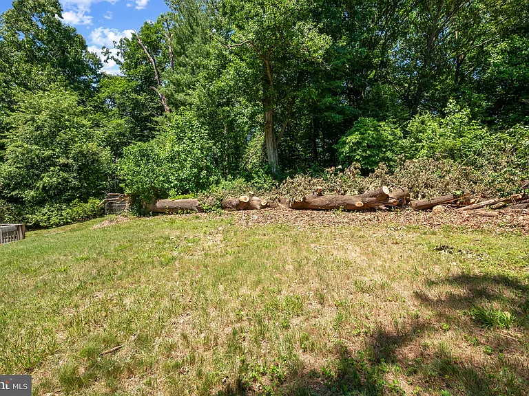 9110 Autoville Dr — Photo 34