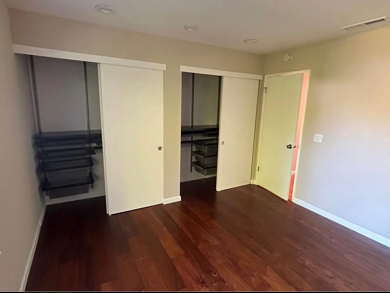 3 bed, 1200 sqft, $5,400 — Photo 2