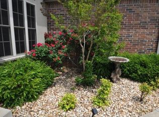 800 Black Forest Ln, Branson West, MO 65737