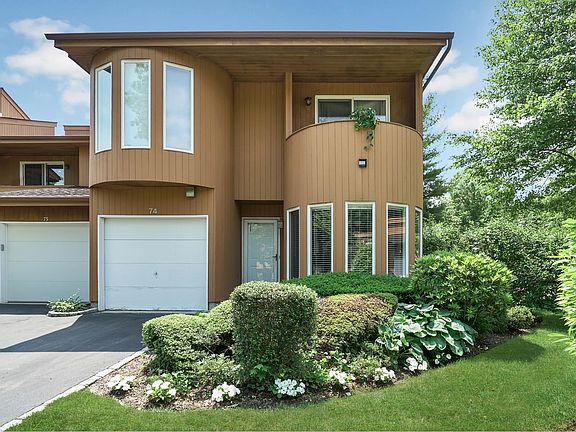 5th image of 74 Kristin Ln