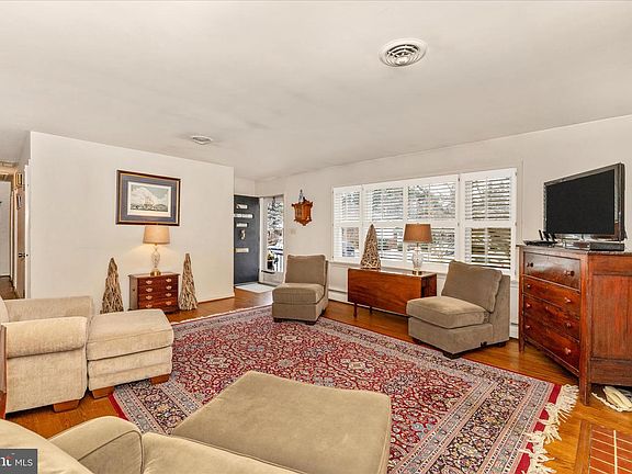 3rd image of 710 Wyngate Dr