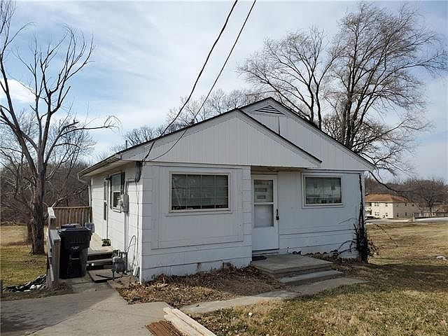 1st image of 2716 S Sterling Ave