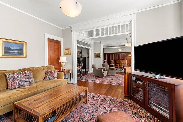 2 bed, 2000 sqft, $10,000 — Photo 3