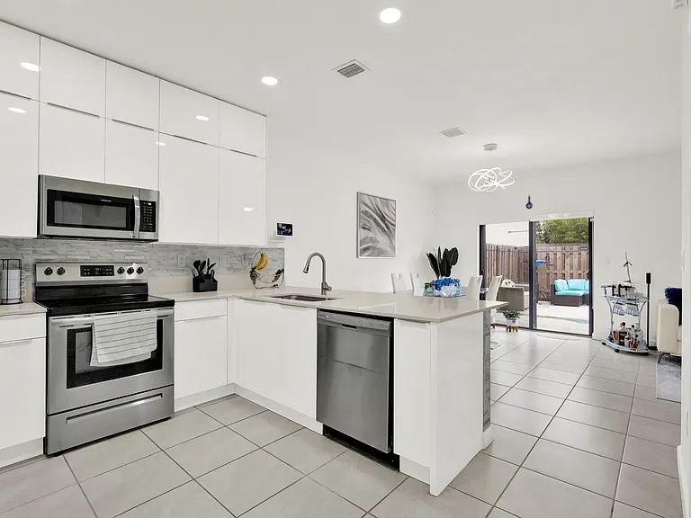 23461 SW 129th Pl — Photo 3