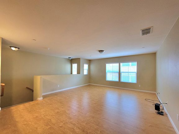 3rd image of 403 Blossom Rock Ln