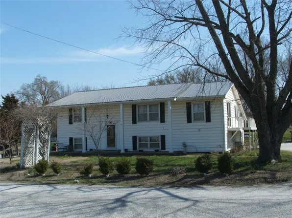 919 N 10th St, Humboldt, KS 66748