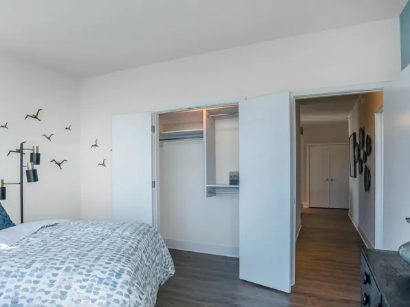 803 S Financial Pl, Chicago, IL