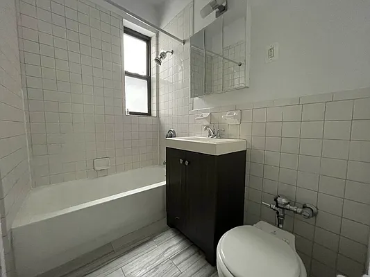 Rented by Hillel Realty Group | media 19