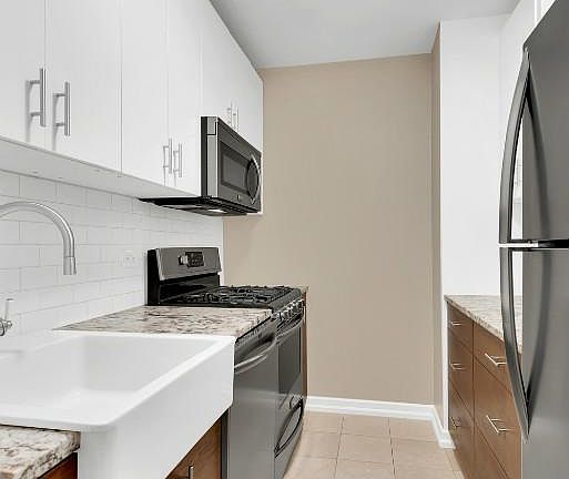 3rd image of 347 W 57th St APT 6A