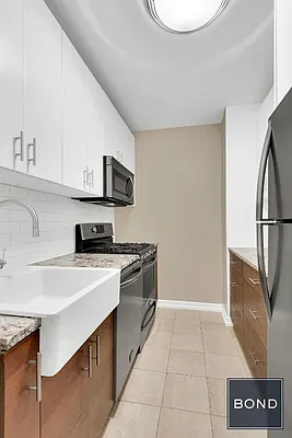 Sold by Bond New York | media 3