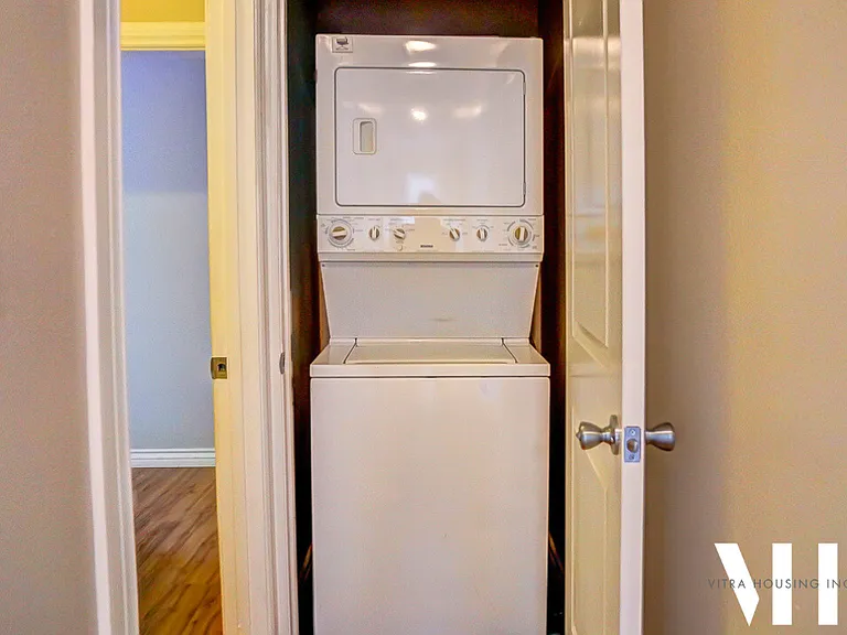 2352 S Portland St — Photo 6