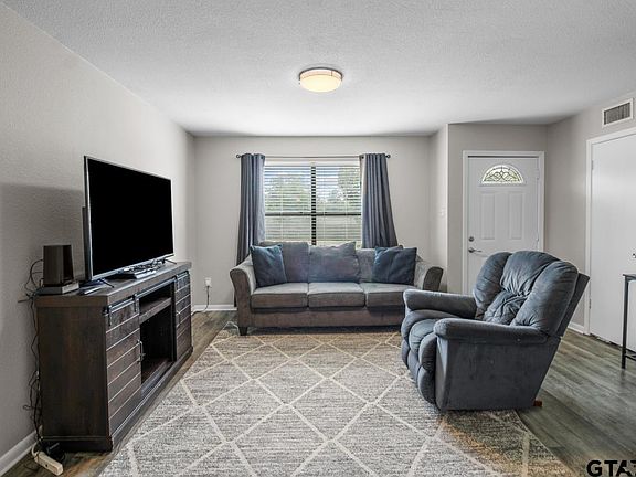 4th image of 3160 Roosevelt Dr