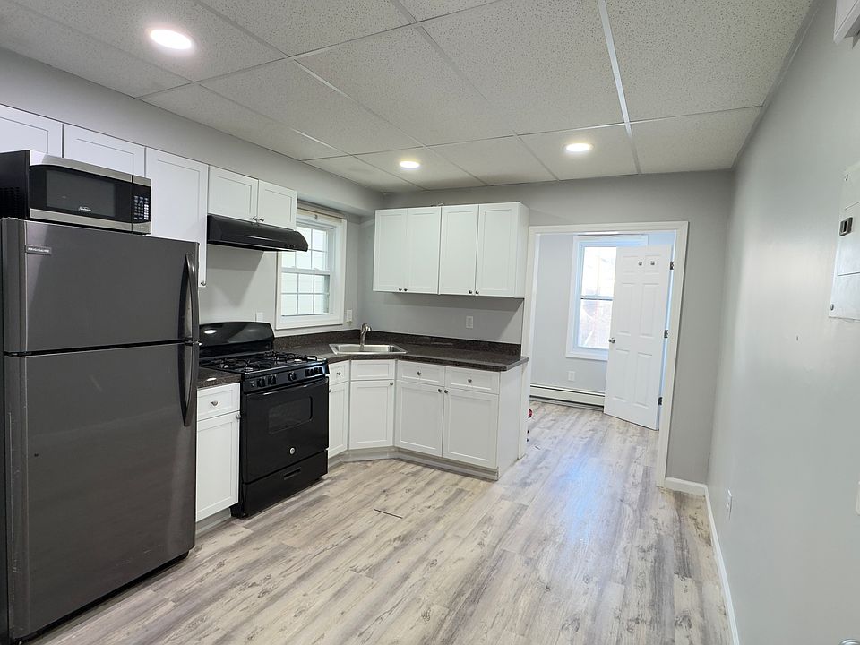 1st image of 317 E Jersey St Floor 2