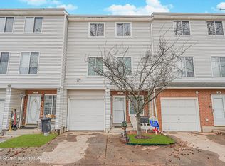 47 Ilyssa Way, Staten Island, NY 10312