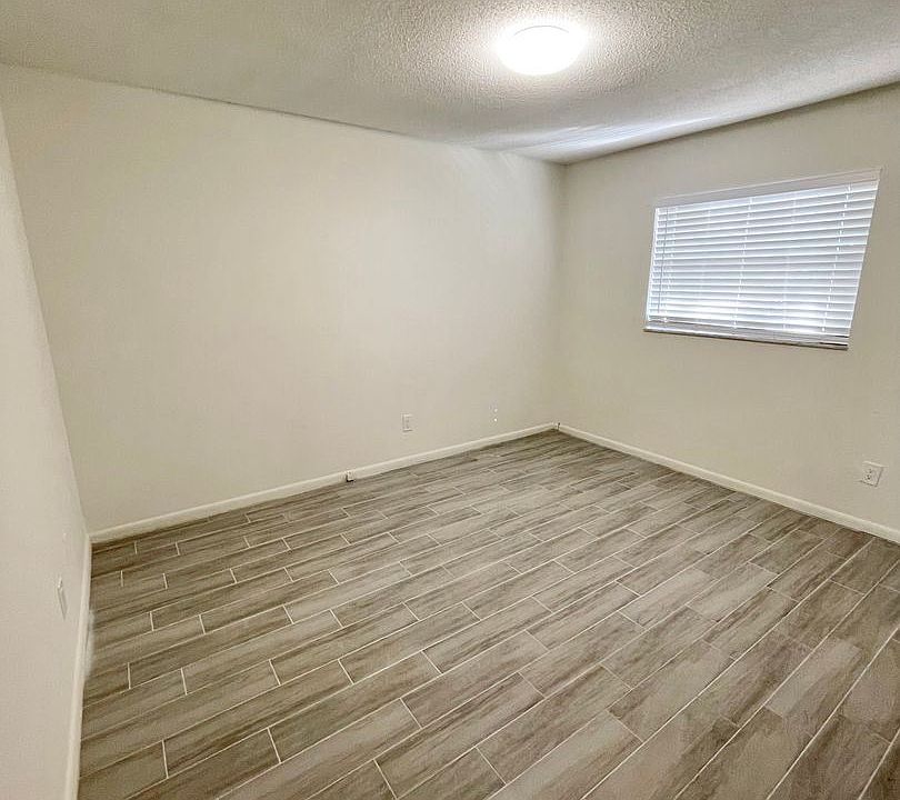 2nd image of 605 N Stella Ave #B
