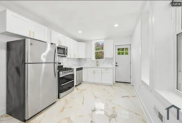 936 N Fallon St